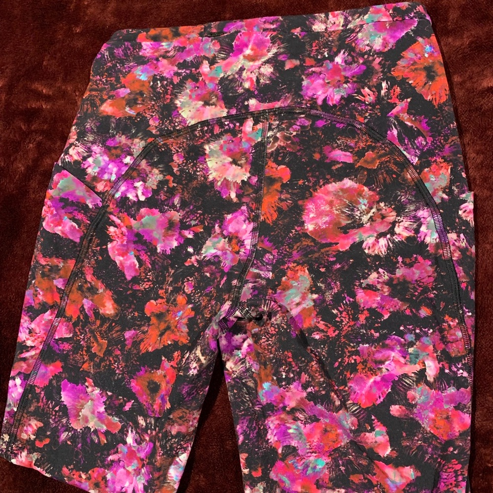 lululemon athletica High Rise Legging with Leg Pockets